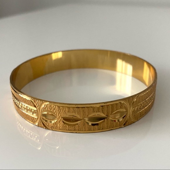 14k yellow gold plated Bangle Bracelet XS/ Small - Picture 13 of 16